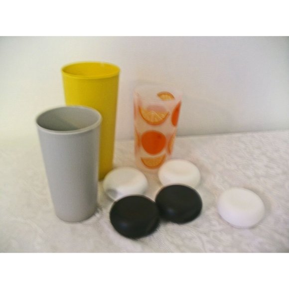 5  Tiny 1 ounce Tupperware containers with lids, 3 beverage cups - Picture 1 of 6